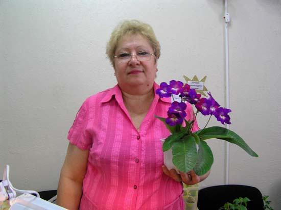 Валентина  со своим призером стрептокарпусом