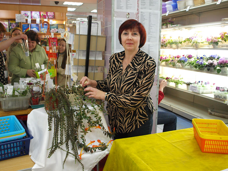 Марина Карпова в момент подготовки к лекции.jpg