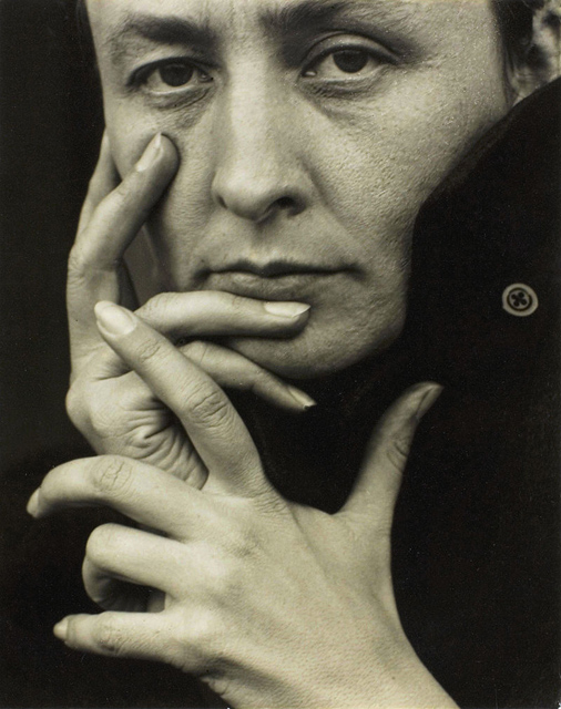 800px-O'Keeffe-(hands).jpg